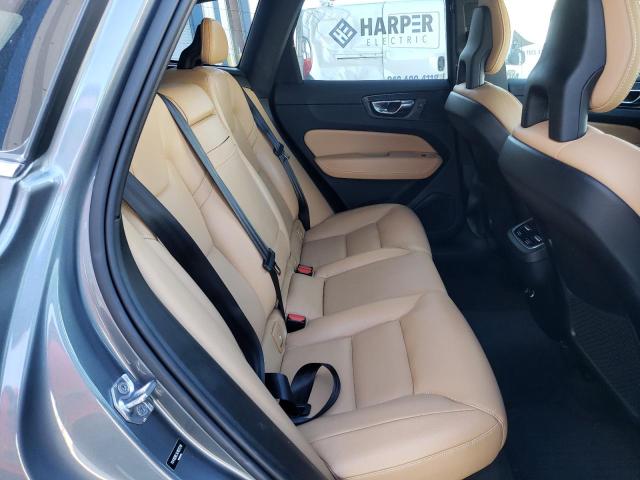 2018 VOLVO XC60 T5 IN YV4102RL9J1027218