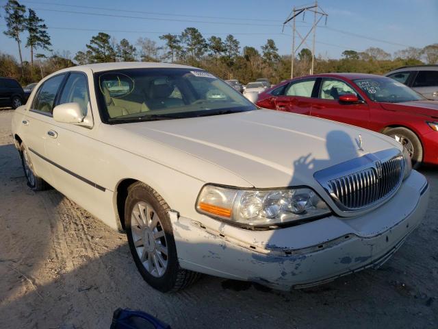2006 LINCOLN TOWN CAR S - Left Front View
