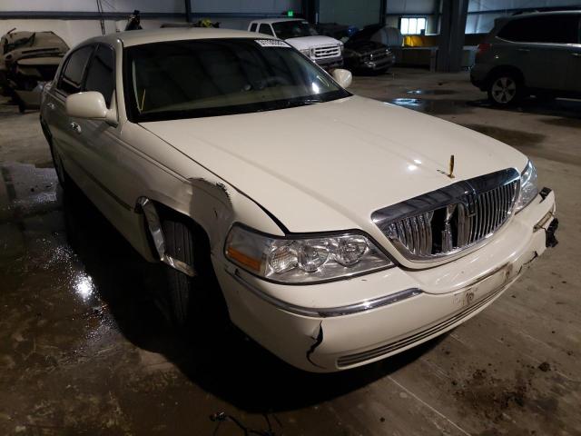2003 LINCOLN TOWN CAR S - Left Front View