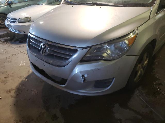 2011 VOLKSWAGEN ROUTAN SE 2V4RW3DG1BR695389