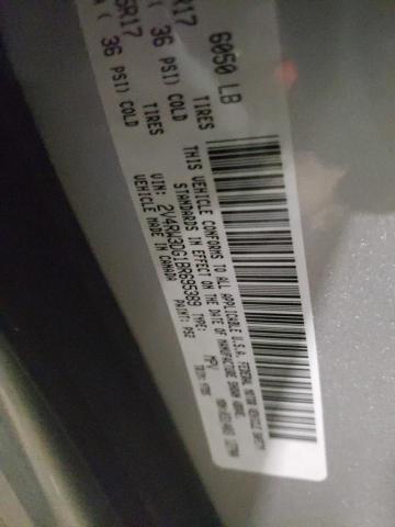 2011 VOLKSWAGEN ROUTAN SE 2V4RW3DG1BR695389