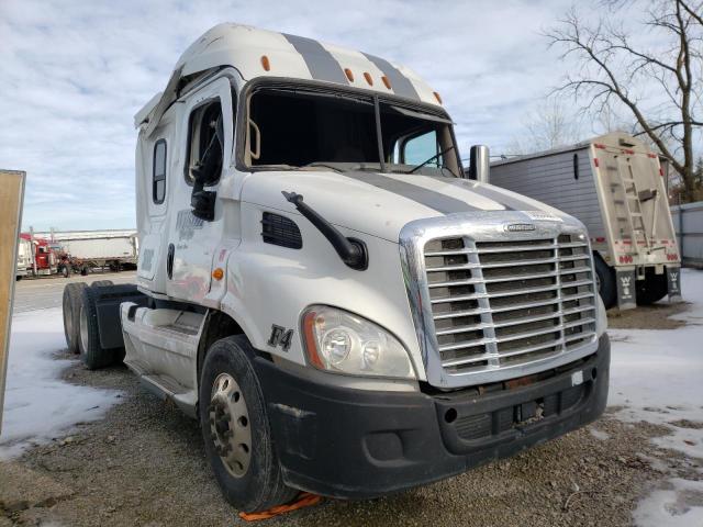 Salvage trucks for sale at Des Moines, IA auction: 2016 Freightliner Cascadia