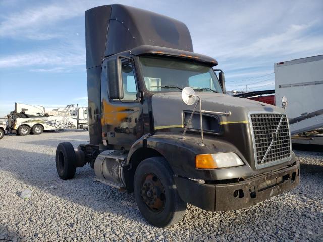 Salvage cars for sale from Copart Greenwood, NE: 2006 Volvo VN VNM