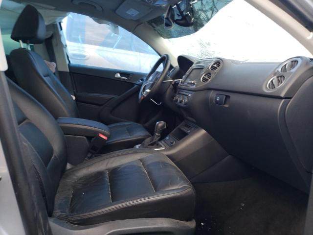 2017 VOLKSWAGEN TIGUAN SPO WVGTV7AX4HK013011