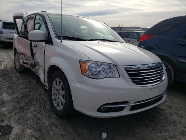 Lot #2381117014 2013 CHRYSLER TOWN & COU salvage car