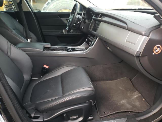 2017 JAGUAR XF PREMIUM SAJBD4BV8HCY35577