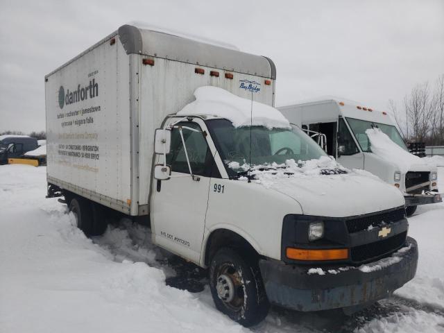 Salvage cars for sale from Copart Leroy, NY: 2004 Chevrolet Express G3