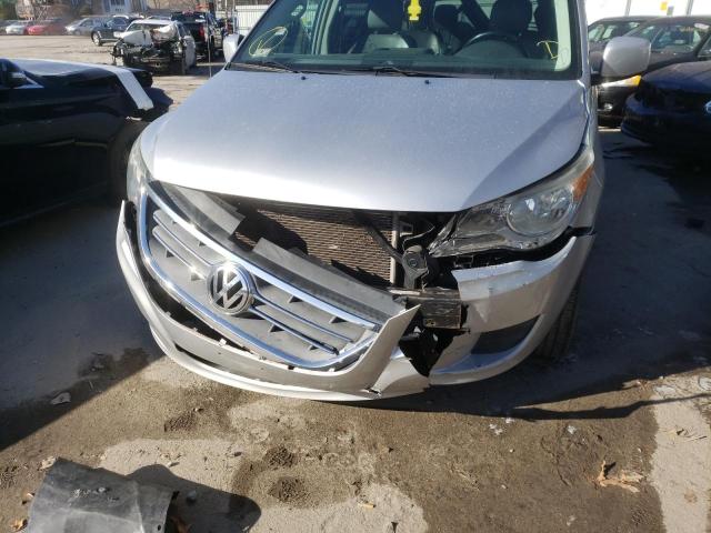 2011 VOLKSWAGEN ROUTAN SEL 2V4RW5DG4BR670059