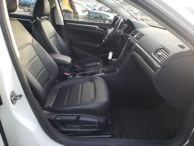2017 VOLKSWAGEN PASSAT SE 1VWGT7A35HC051945
