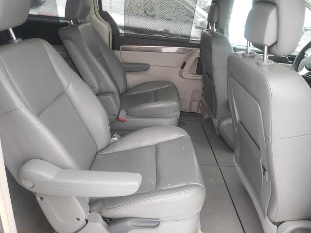 2010 VOLKSWAGEN ROUTAN SE 2V4RW3D10AR393215