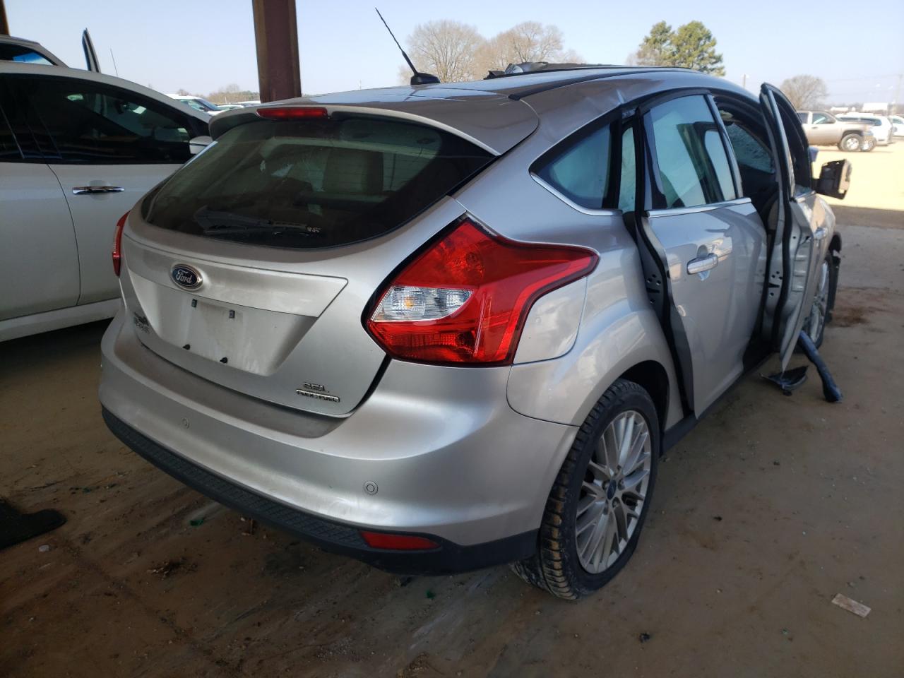 1FAHP3M23CL395831 2012 Ford Focus Sel