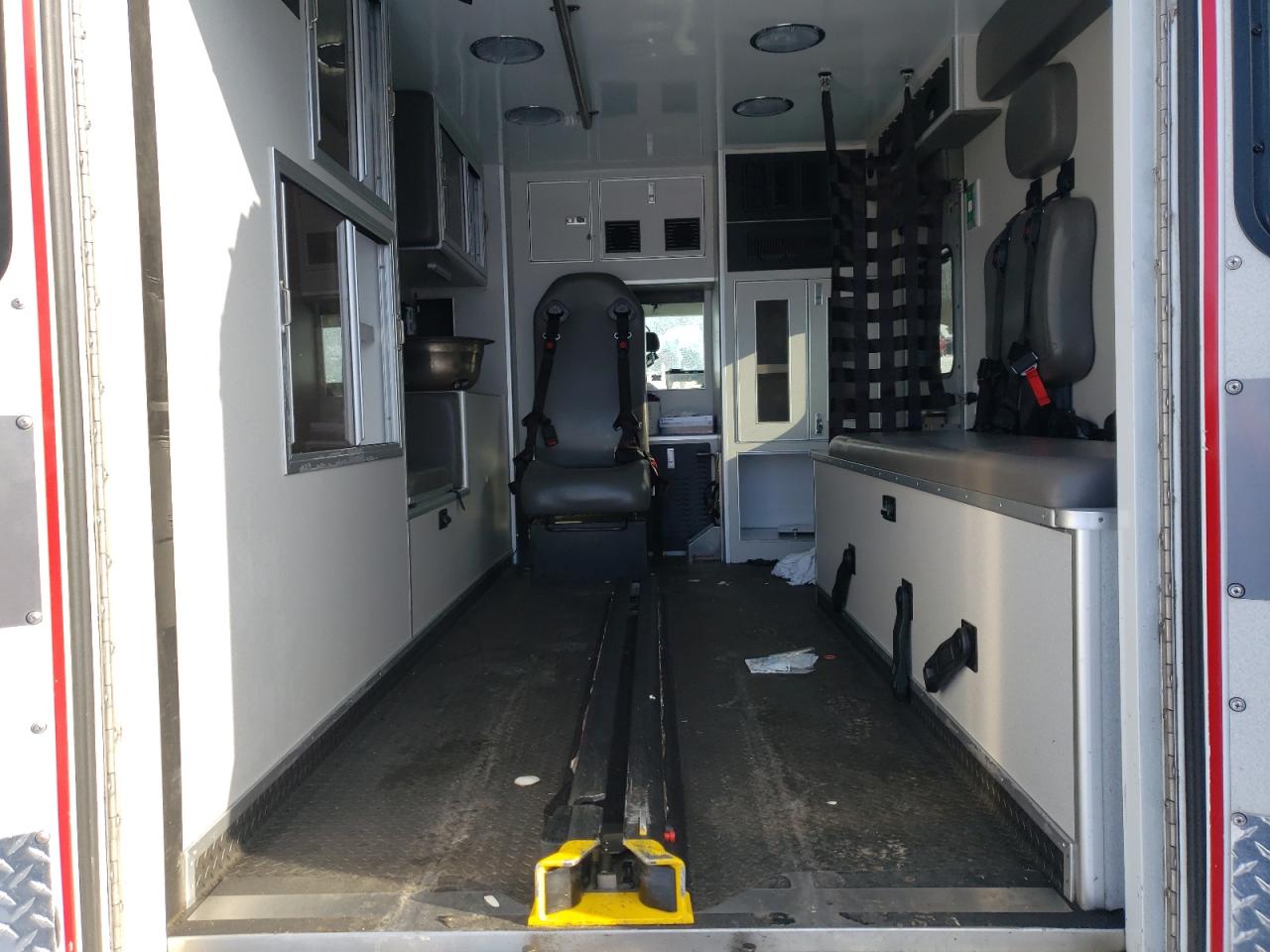 2018 Ford Econoline E350 Super Duty Cutaway Van VIN: 1FDWE3FS4JDC13089 Lot: 94973155