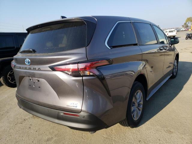 2022 TOYOTA SIENNA XLE 5TDYRKEC8NS092115