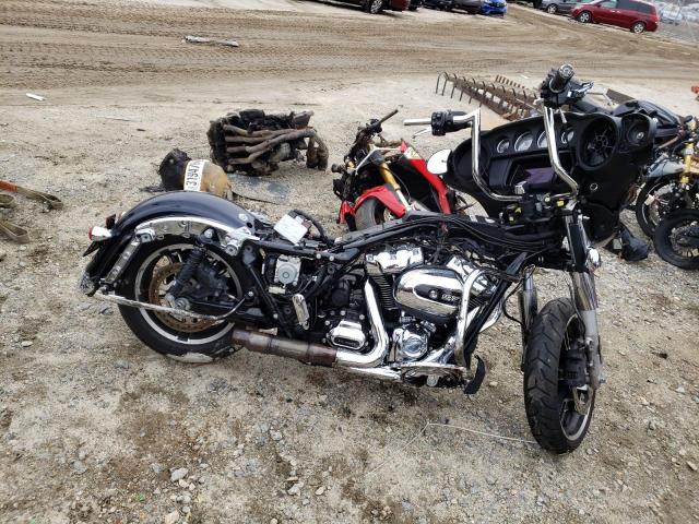 2019 HARLEY-DAVIDSON FLHX 1HD1KBC16KB614989