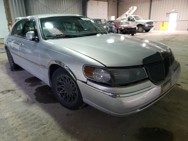 2000 Lincoln Town Car Signature