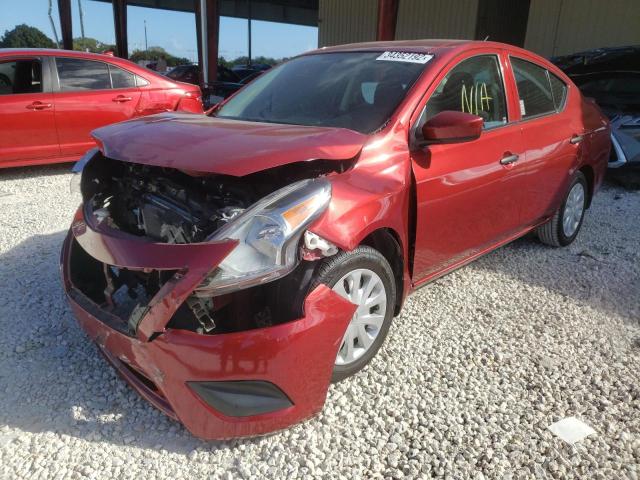  NISSAN VERSA 2018 Червоний