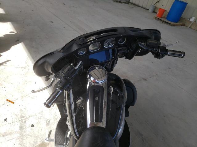 2019 HARLEY-DAVIDSON FLHTCU 1HD1FCC15KB616274
