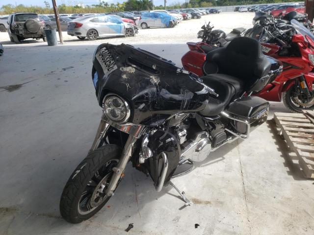 2019 HARLEY-DAVIDSON FLHTCU 1HD1FCC15KB616274