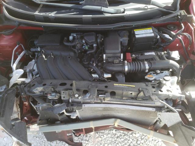  NISSAN VERSA 2018 Червоний