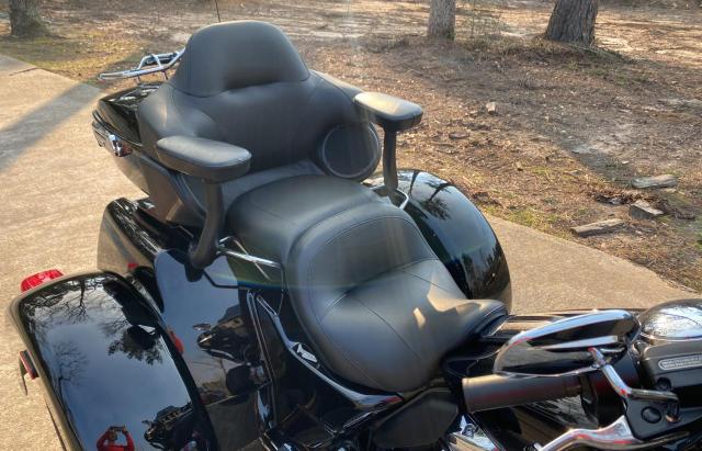 2019 HARLEY-DAVIDSON FLHTCUTG 1HD1MAF11KB853835