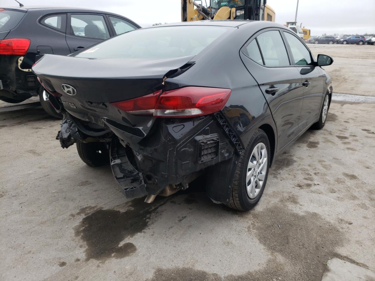 VIN KMHD74LF8JU483795 2018 HYUNDAI ELANTRA no.4