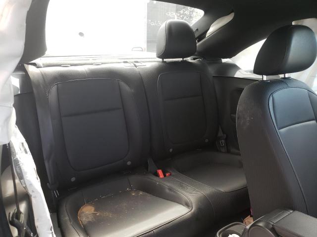 2019 VOLKSWAGEN BEETLE SE 3VWJD7AT2KM708659