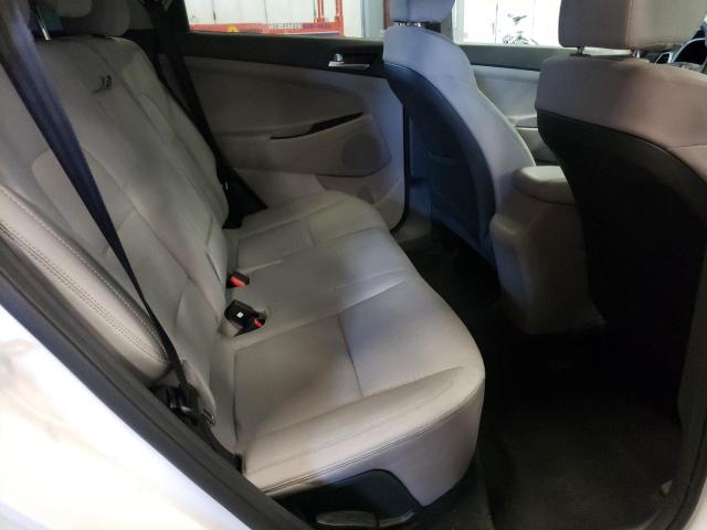 2019 HYUNDAI TUCSON SE KM8J23A47KU986586
