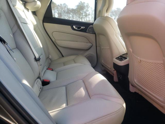 2018 VOLVO XC60 T6 IN YV4A22RL1J1027384