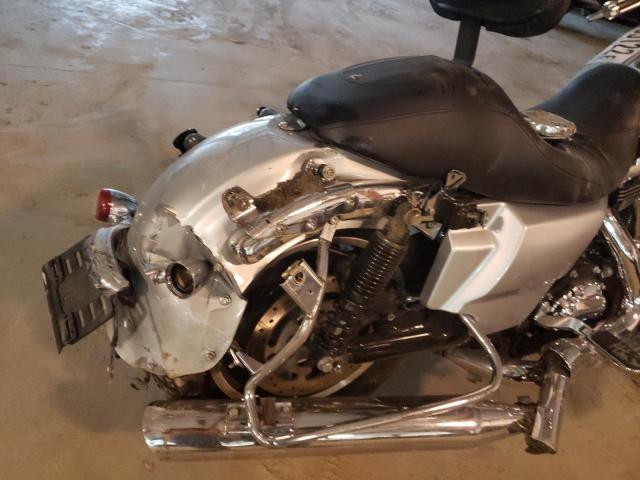 2010 HARLEY-DAVIDSON FLHX 1HD1KB411AB601855