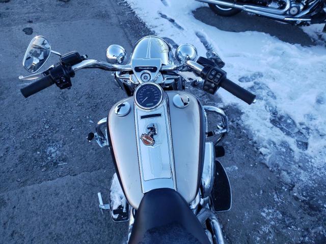 2018 HARLEY-DAVIDSON FLHR ROAD 1HD1FBC15JB653902