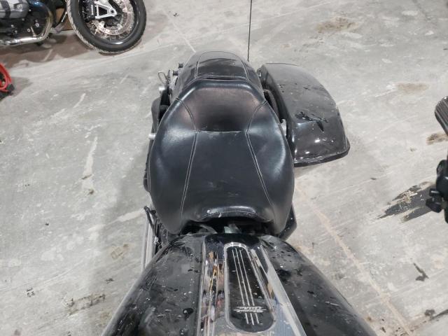 2019 HARLEY-DAVIDSON FLHX 1HD1KBC15KB671491