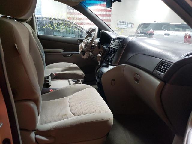5TDKK4CC9AS295646 Toyota Sienna Ce 2010. Фото: 4