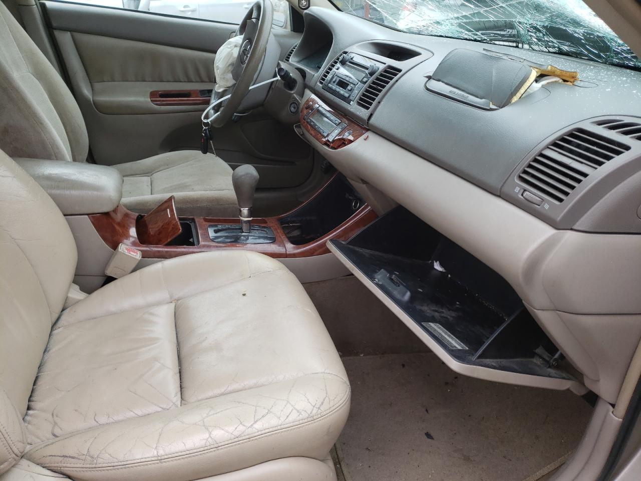 2002 TOYOTA CAMRY LE - 4T1BE32K92U586330