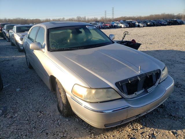 2003 Lincoln Town Car Signature