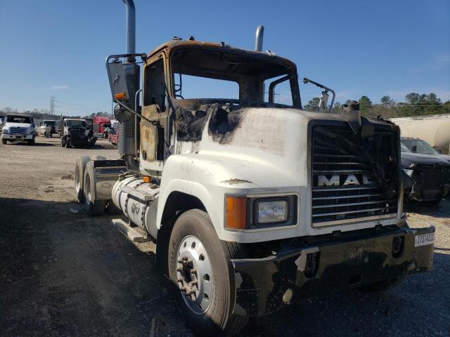 Salvage cars for sale from Copart Greenwell Springs, LA: 2007 Mack 600 CHN600