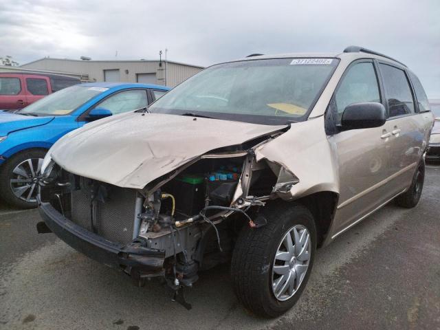 5TDKK4CC0AS323768 Toyota Sienna Ce 2010. Фото: 1