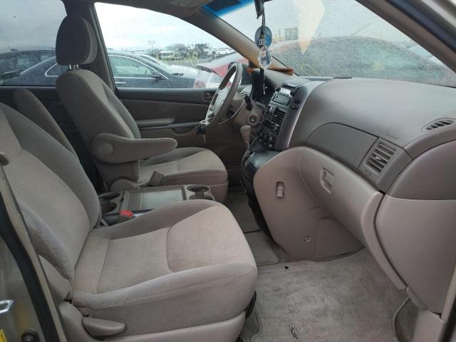 5TDKK4CC0AS323768 Toyota Sienna Ce 2010. Фото: 4