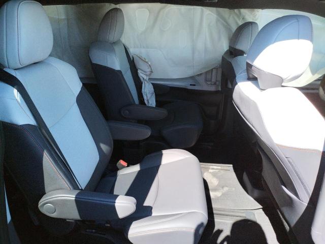 2022 TOYOTA SIENNA XSE 5TDDSKFCXNS052779