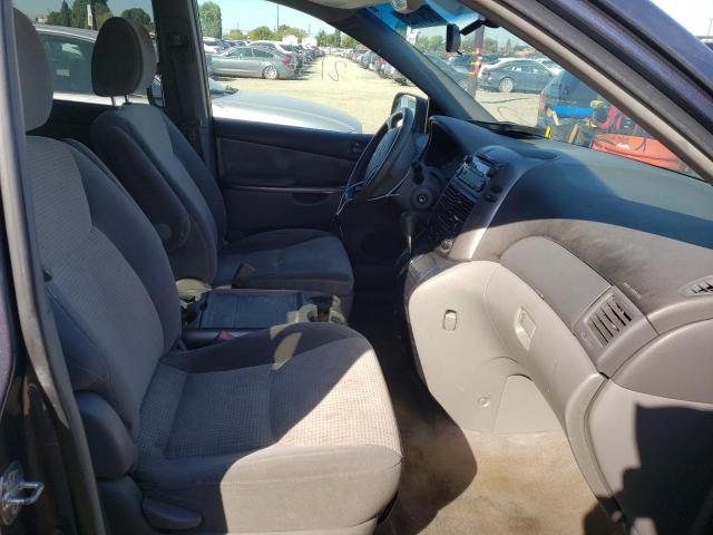5TDKK4CC5AS296826 Toyota Sienna Ce 2010. Фото: 4
