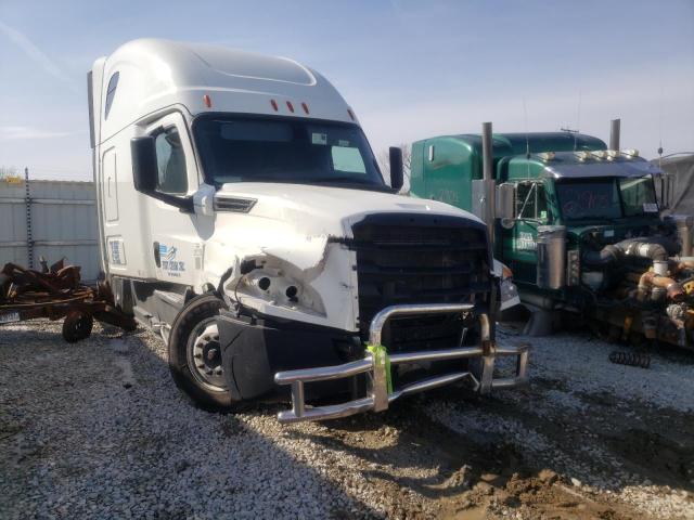 Salvage trucks for sale at Des Moines, IA auction: 2020 Freightliner Cascadia 126