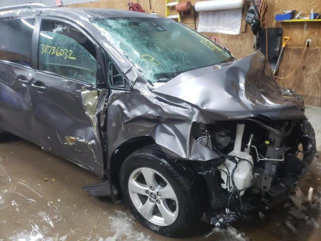 5TDKZ3DC1JS923526 Toyota Sienna Le 2018. Фото: 8