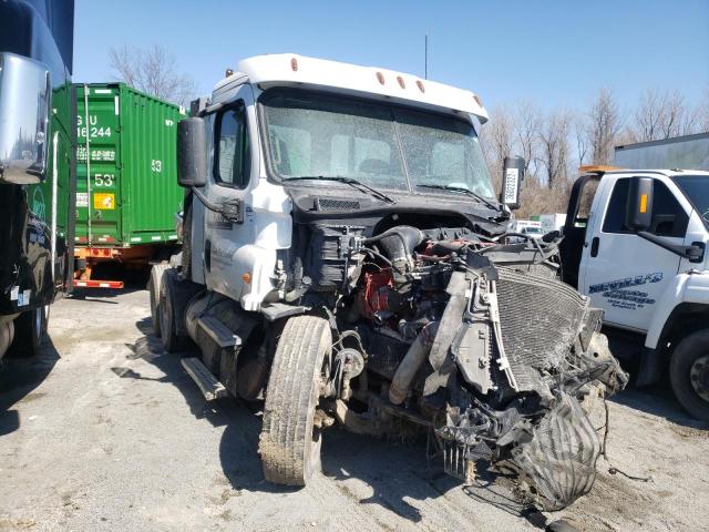 3AKJGEBG2FSGT0973 Freightliner Cascadia 1 2015