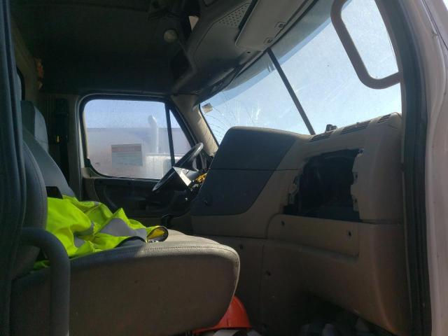 3AKJGEBG2FSGT0973 Freightliner Cascadia 1 2015. Фото: 4