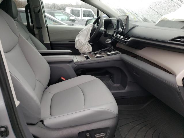 5TDYRKEC6NS083199 Toyota Sienna Xle 2022. Фото: 4