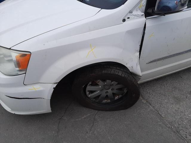 2A4RR8DG6BR734082 Chrysler Town & Cou 2011. Фото: 8