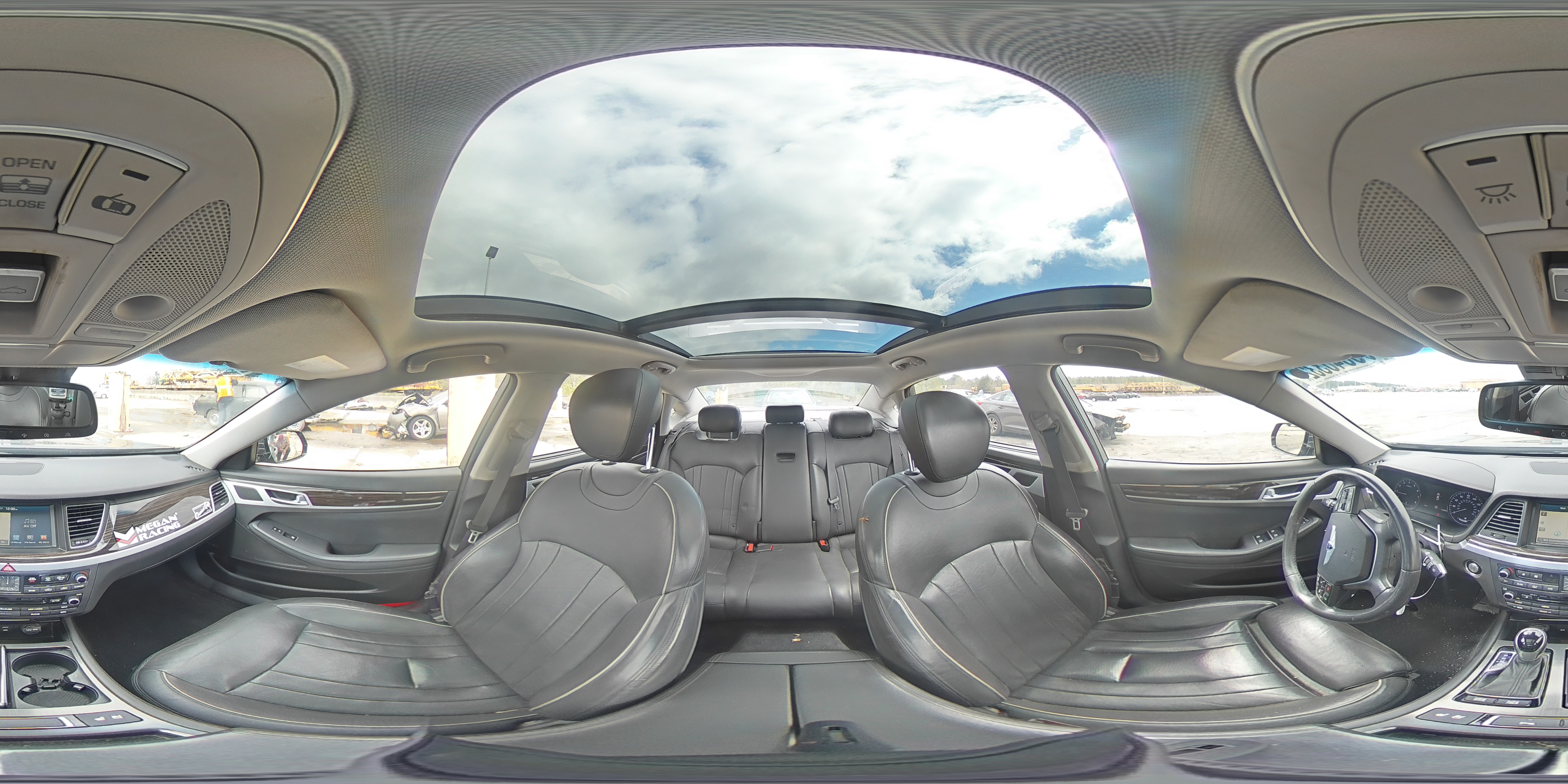 2015 Hyundai Genesis - Image 12