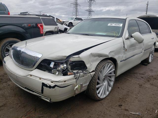 1LNHM82V07Y601785 Lincoln TOWNCAR