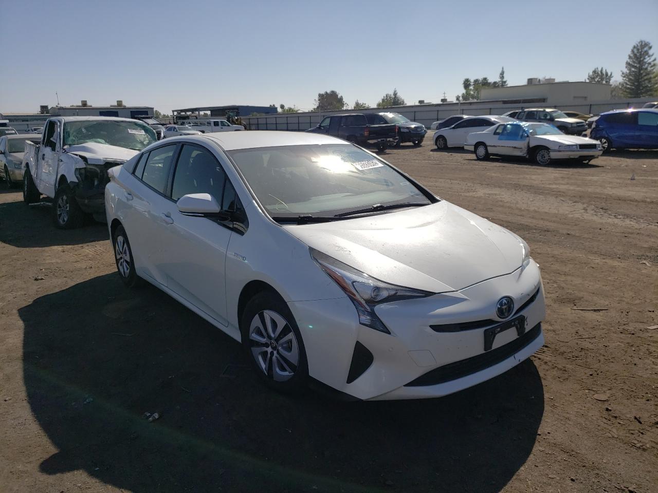 Toyota Prius 2018 Р±РµР»С‹Р№