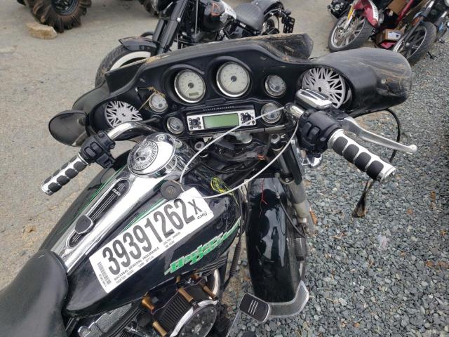 2011 HARLEY-DAVIDSON FLHX 1HD1KBM15BB674308