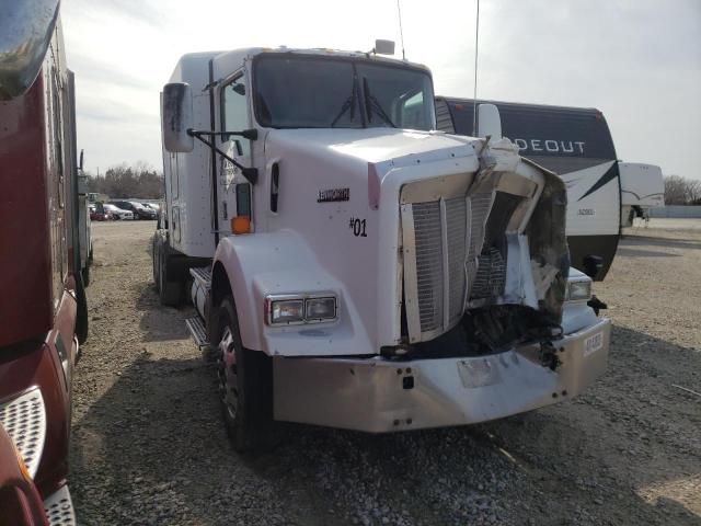 Salvage cars for sale from Copart Wichita, KS: 2000 Kenworth Construction